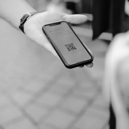 claudio-schwarz-VaeGMpaSlck-unsplash QR code ticket scalper